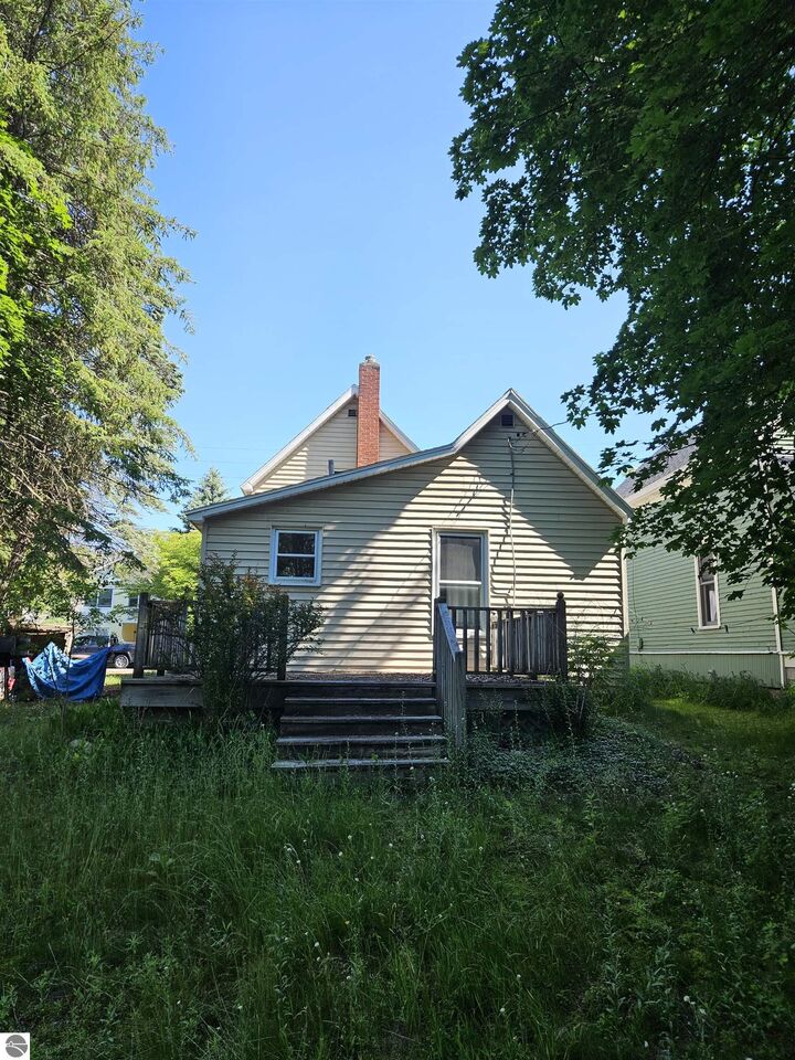 Property Photo: 905 W Seventh Street MI 49684