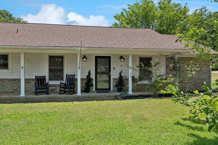 Property Photo:  524 Oakridge Trail  TX 75077 