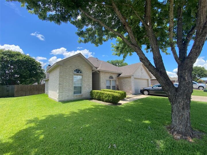 Property Photo: 8410 Holland Avenue TX 75089