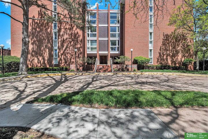 Property Photo: 3702 Jackson Street 105 NE 68105