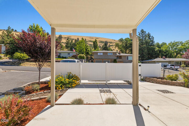 Property Photo:  1754 Kimberly Drive  OR 97603 