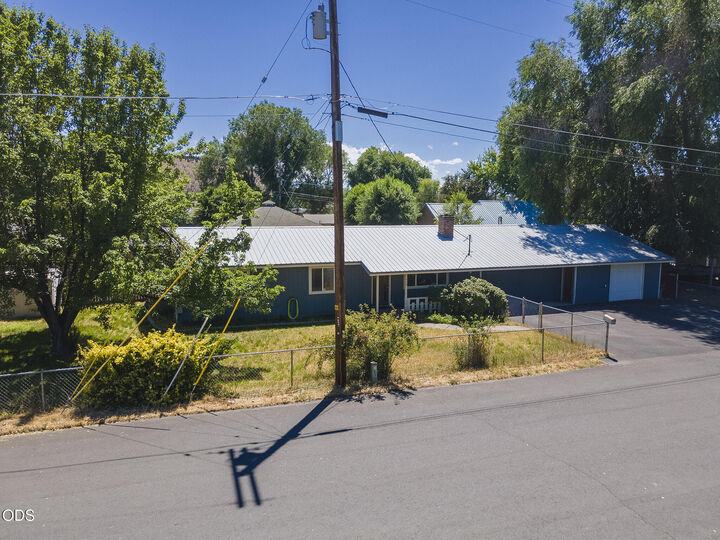 Property Photo: 1670 SE Mountain View Drive OR 97754