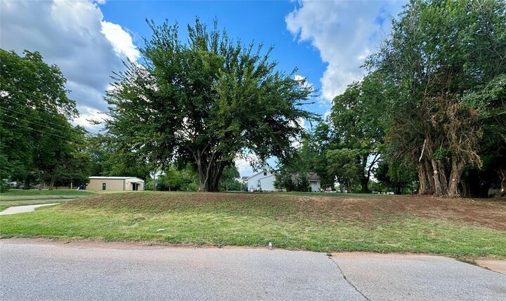 Property Photo:  0000 S 1st Street  OK 73018 