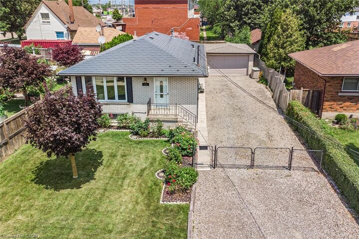163 Britannia Avenue — photo 1