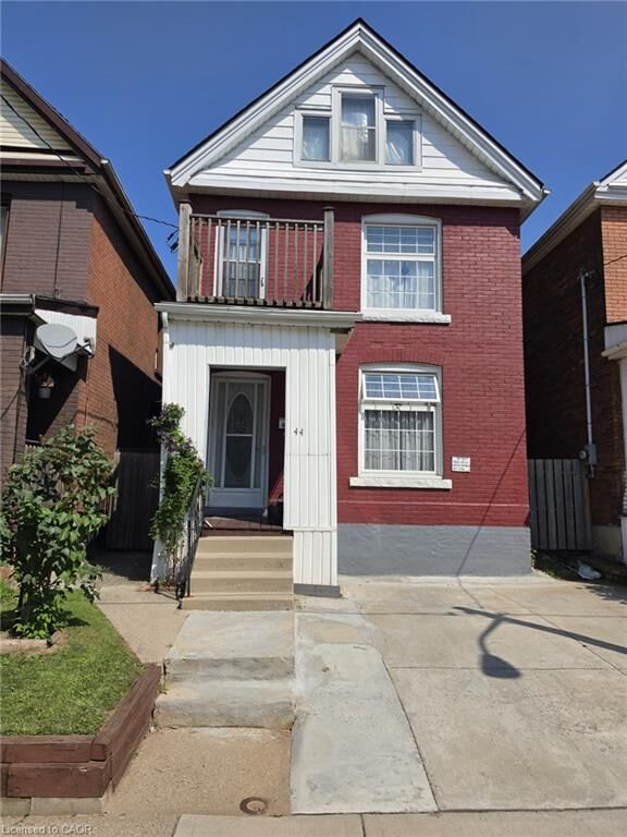 Property Photo:  