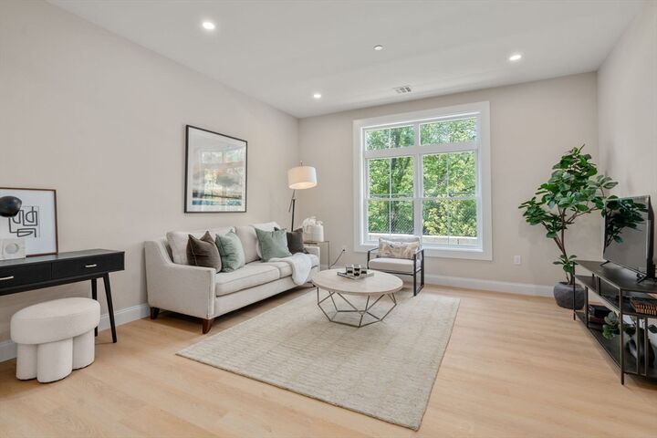 Property Photo: 7 Cross St 306 MA 01887