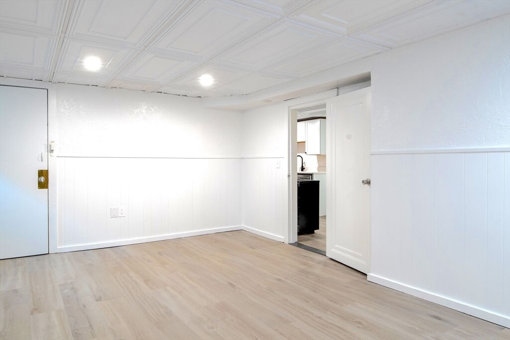 Property Photo: 5 Stoneland Rd 4 MA 01603