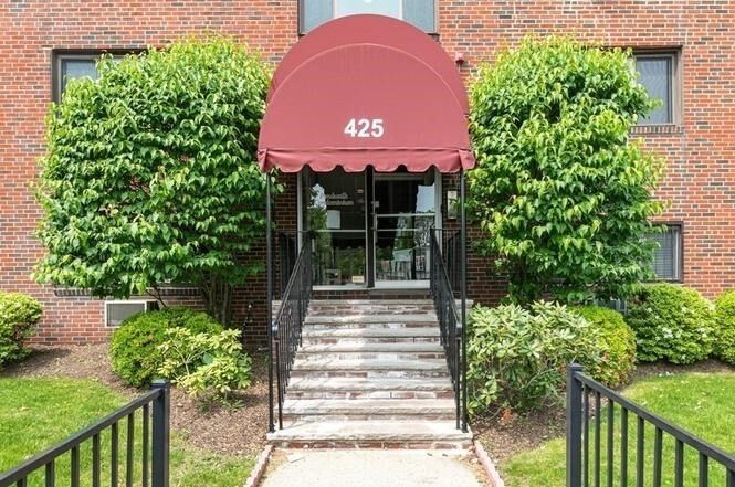 Property Photo:  425 S Huntington Ave 2  MA 02130 