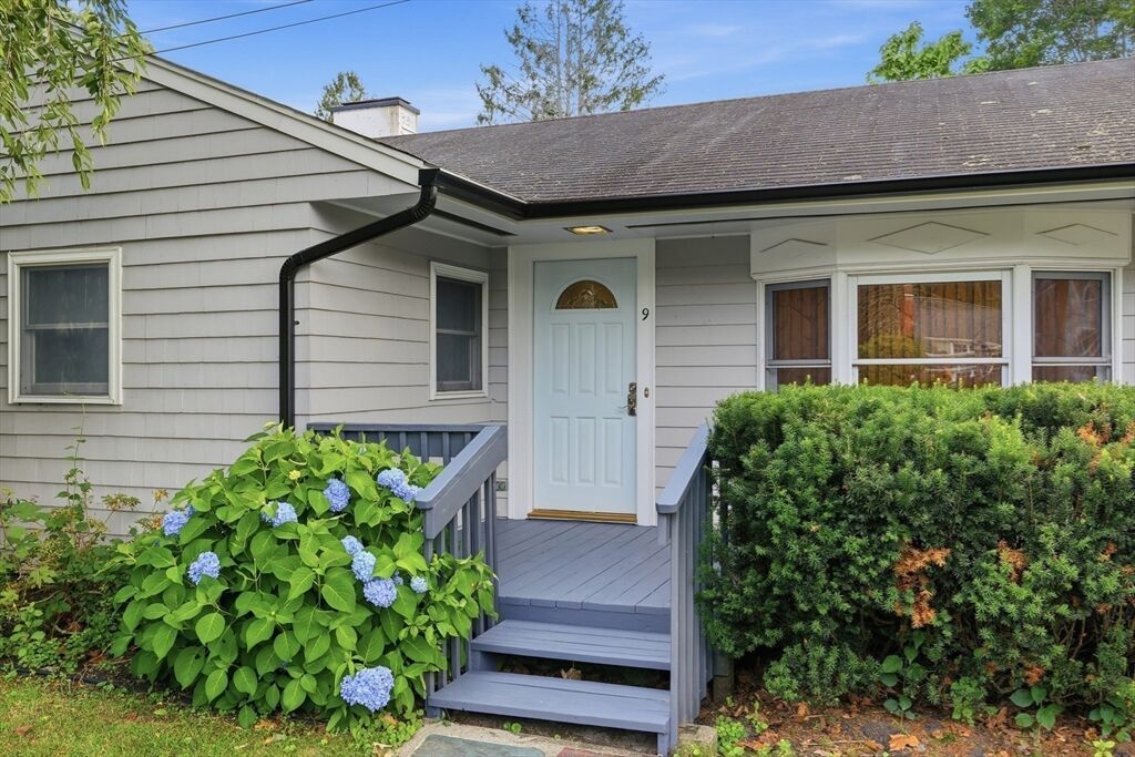 Property Photo: 9 Laurel Ct MA 01720