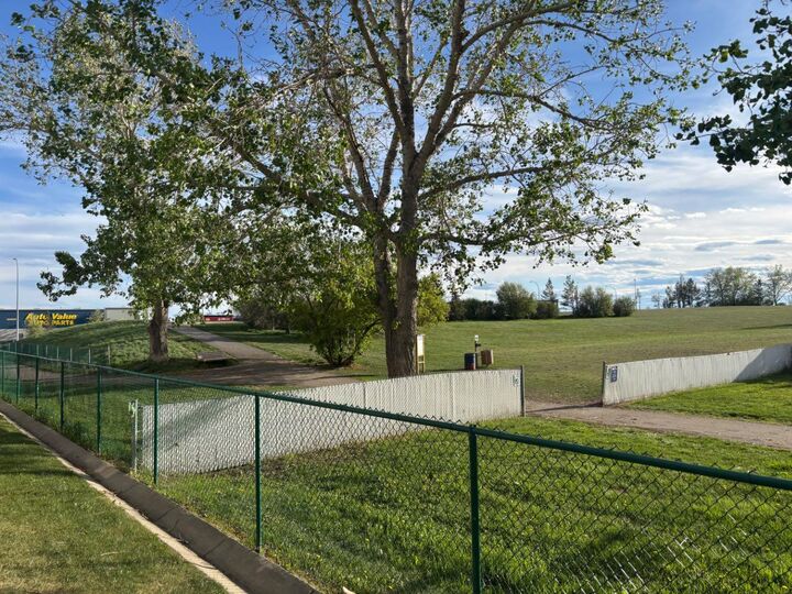Property Photo: 800 Yankee Valley Boulevard SE 602 AB T4A 2L3