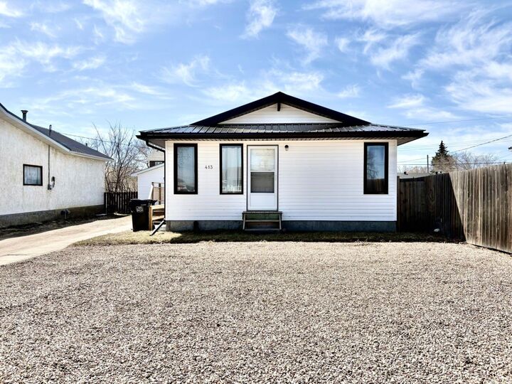 413 2 Avenue E — photo 1