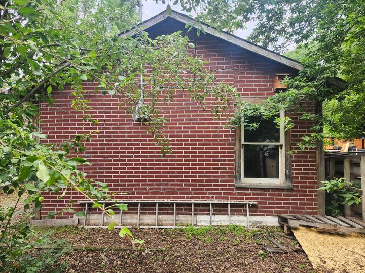 244 2 Avenue — photo 1