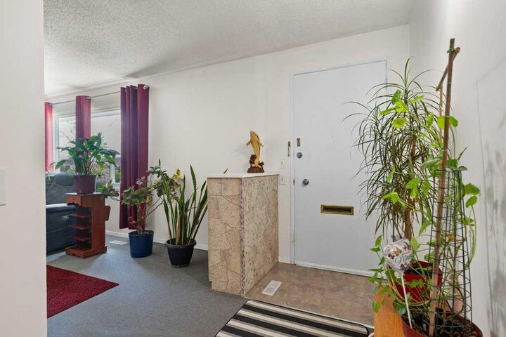 Property Photo:  39 Maryvale Crescent NE  AB T2A 2V5 