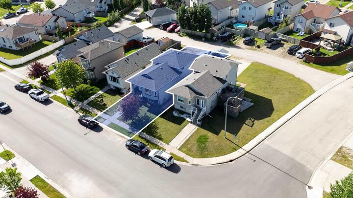 Property Photo:  8606 102A Avenue  AB T8X 0B5 