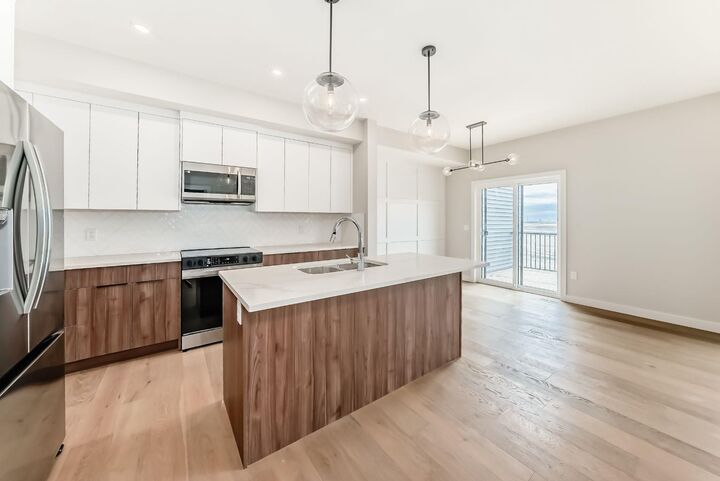 Property Photo: 4 Heritage Mews AB T4C 2J8