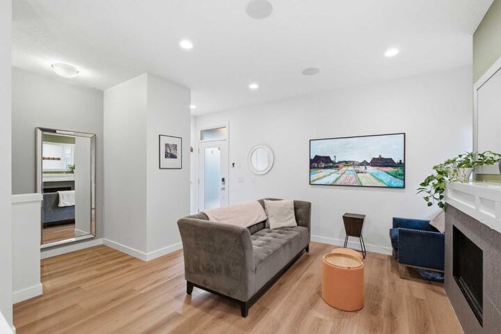 Property Photo: 308 11 Avenue NE 5 AB T3E 0Z1