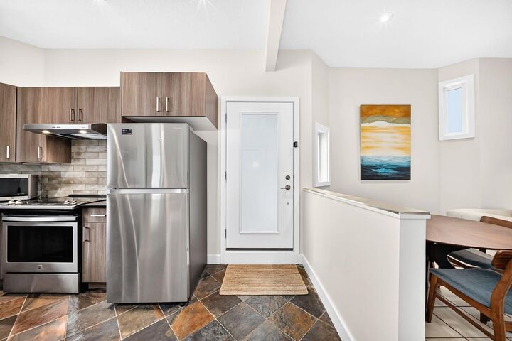 Property Photo: 605 15 Avenue SW 27 AB T2R 0R4