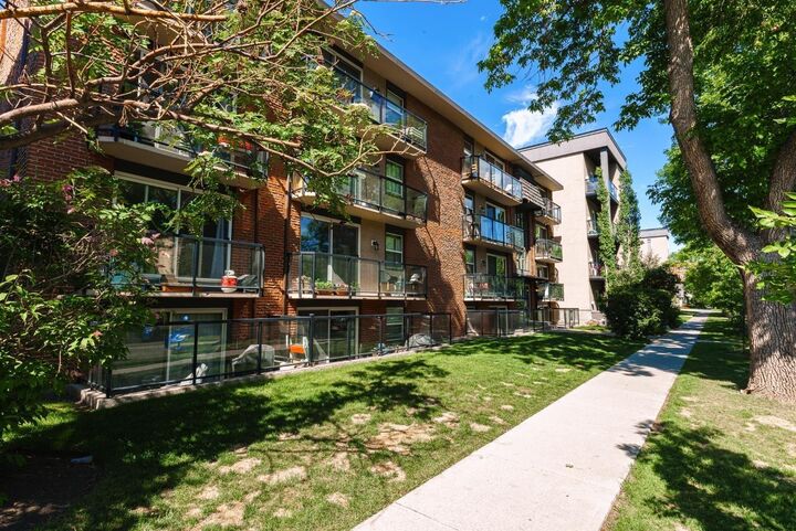 Property Photo: 924 18 Avenue SW 401 AB T2T 0H1