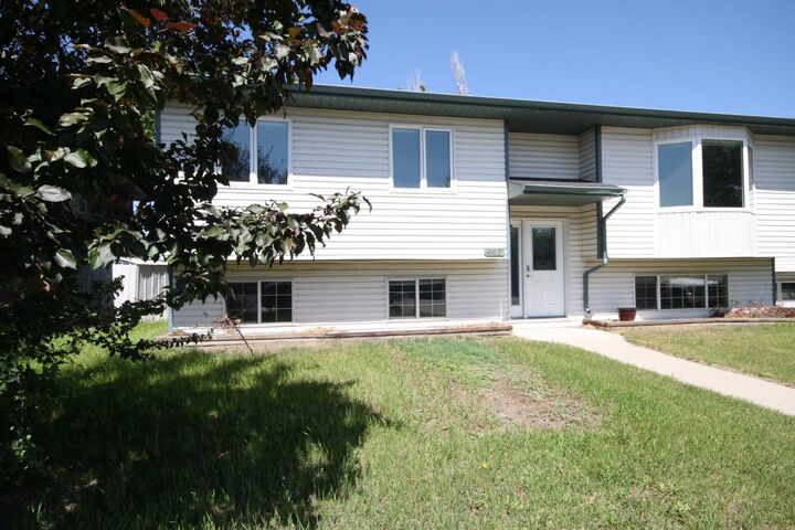 Property Photo: 209 Strathaven Bay AB T1P 1N4