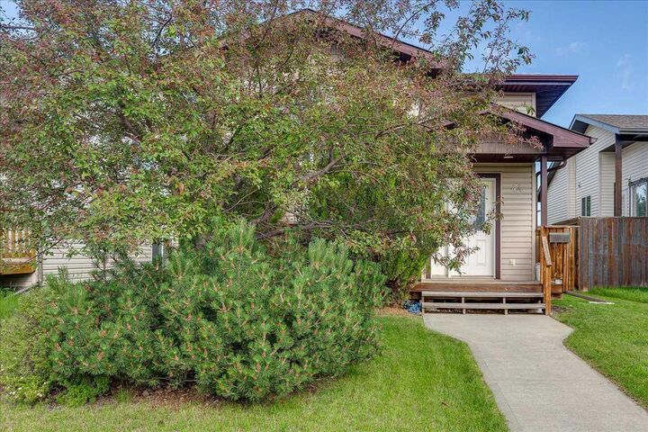 Property Photo:  44 Osler Crescent  AB T4P 4E8 