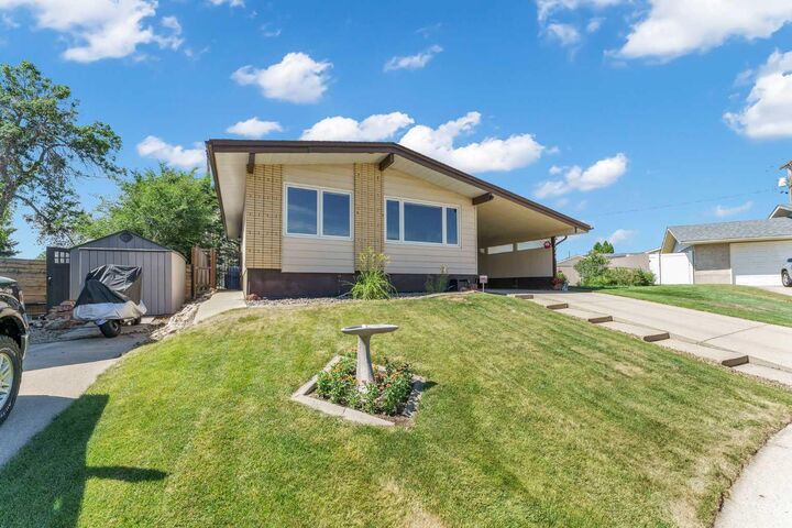 Property Photo: 1640 9 Avenue NE AB T1A 6G2