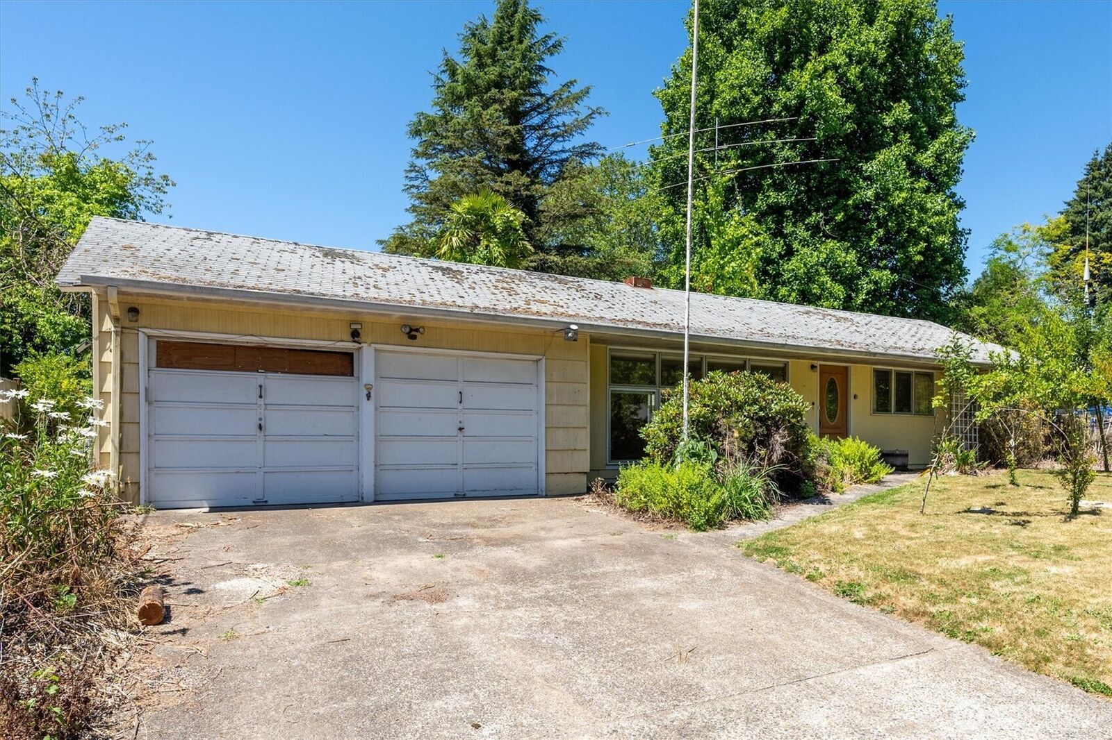 Property Photo:  401  Barr Drive  WA 98626 