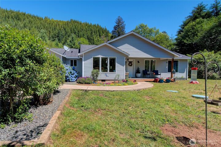 Property Photo:  285  North Valley  WA 98638 