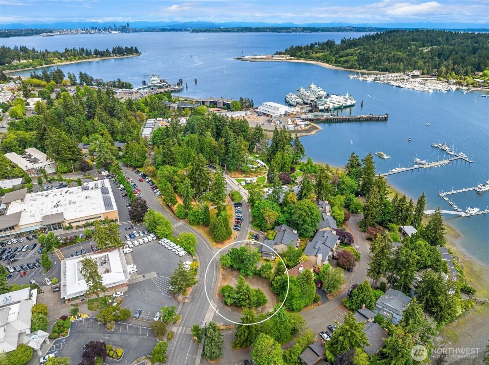 Property Photo:  240  Shannon Drive SE  WA 98110 
