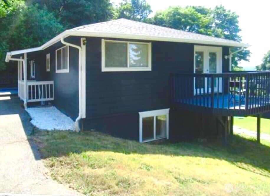 Property Photo:  12840  Renton Avenue S Lower  WA 98178 