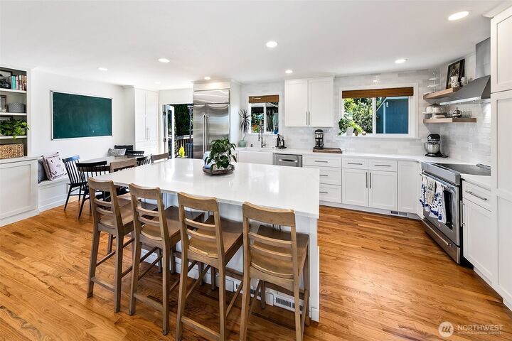 Property Photo:  310  Pine Street  WA 98020 
