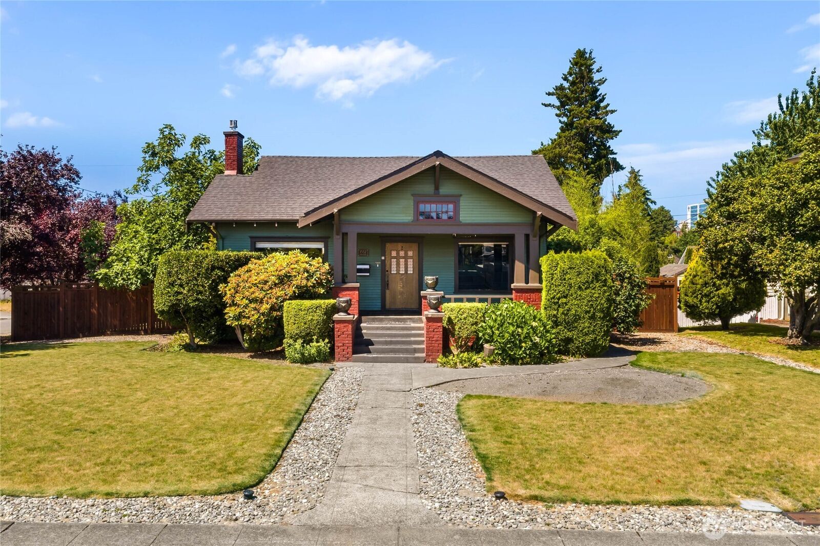 Property Photo:  1532  Baker Avenue  WA 98201 
