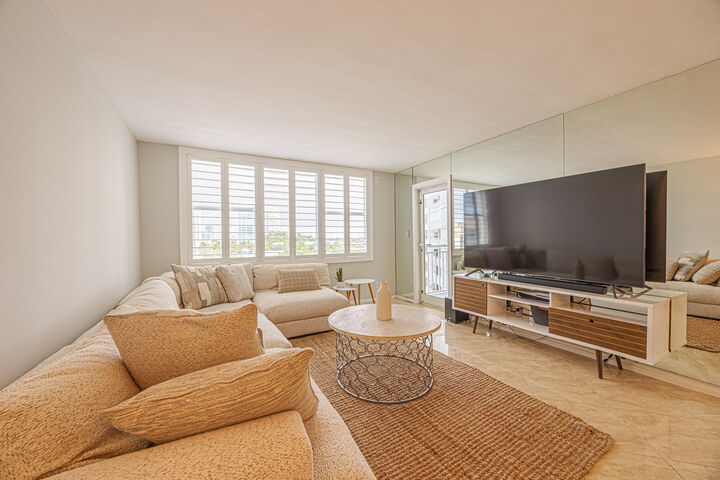 Property Photo: 201 N Ocean Boulevard 702 FL 33062