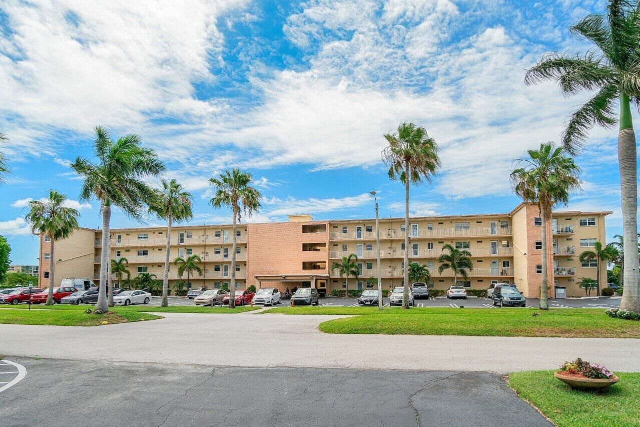 Property Photo:  2615 NE 1st Court 406  FL 33435 
