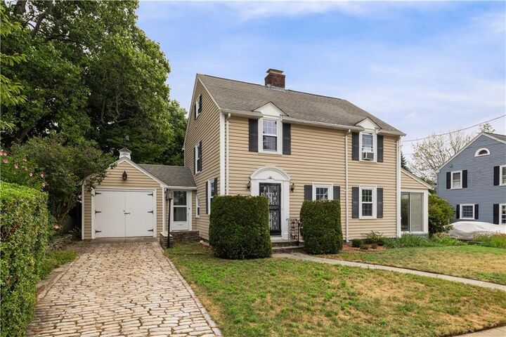 Property Photo:  10 Pelham Parkway  RI 02911 