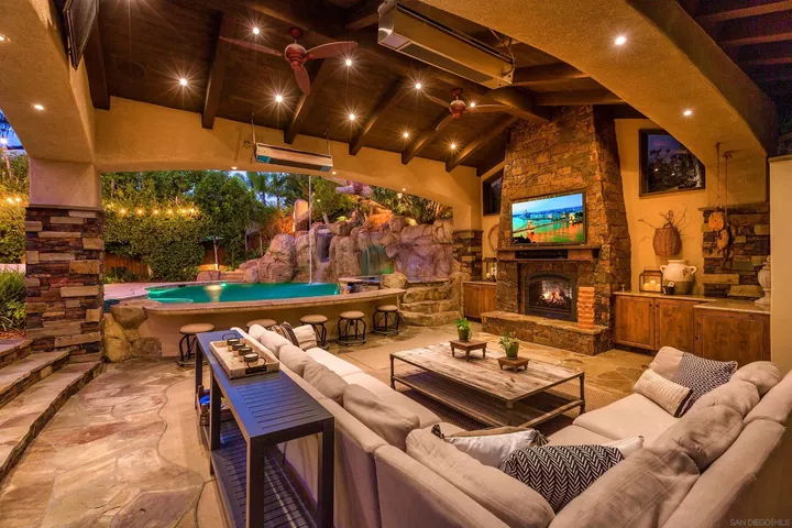 Property Photo:  8149 Calle Catalonia  CA 92009 