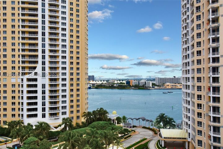 Property Photo:  540 Brickell Key Dr 1414  FL 33131 