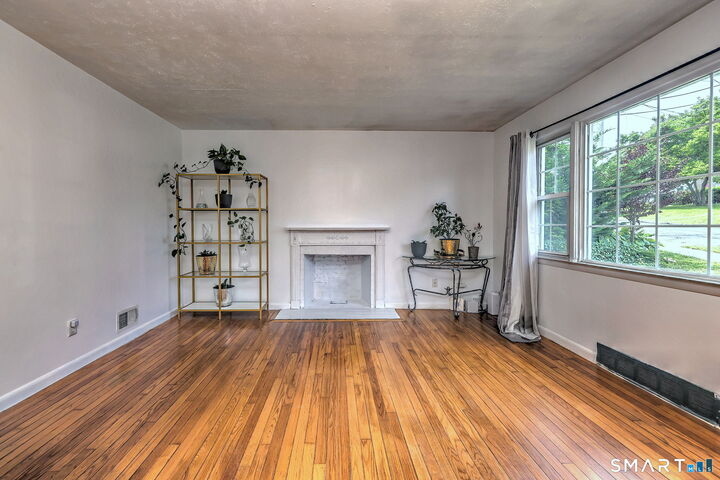 Property Photo:  297-299 Summit Street  CT 06513 