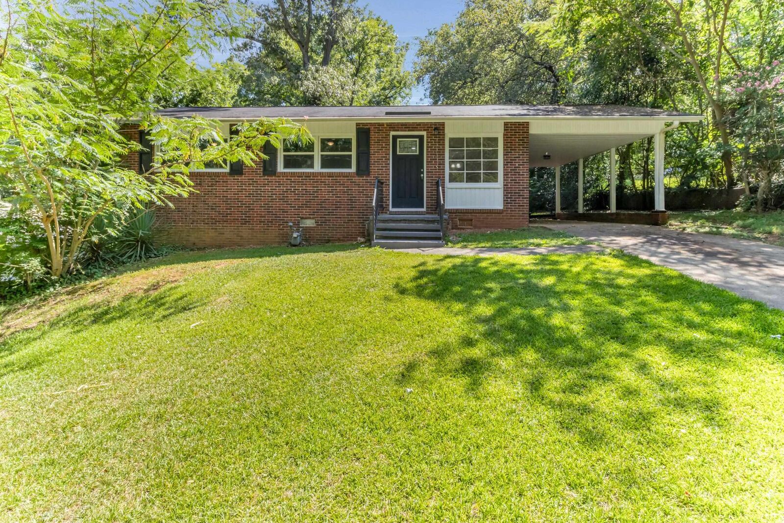Property Photo: 202 Lakeview Drive SC 29340
