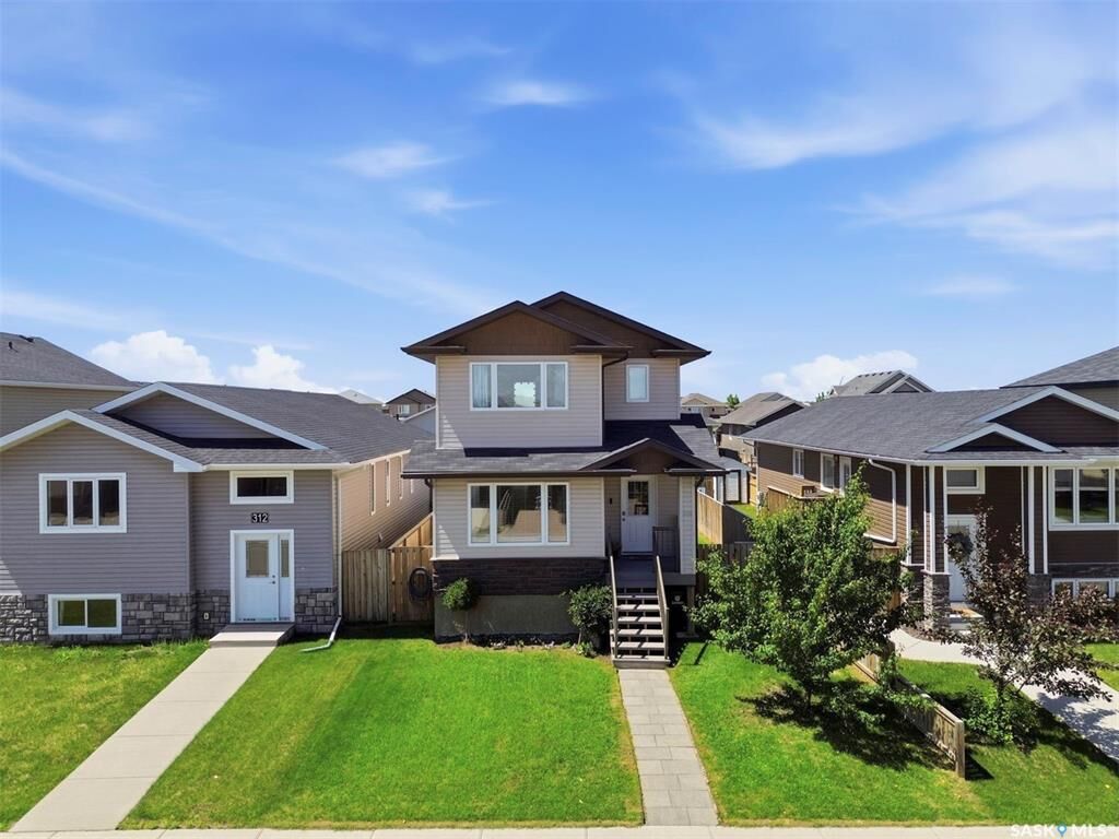 Property Photo:  310 Martens Avenue  SK S0K 4S3 