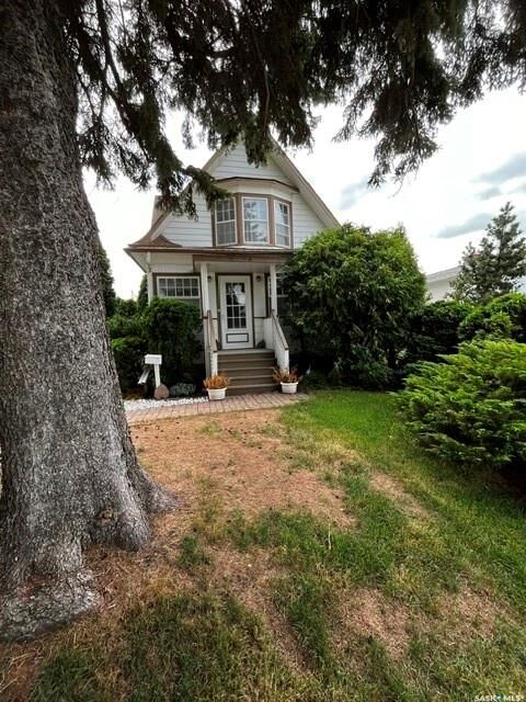 Property Photo: 505 Macleod Avenue W SK S0E 1A0