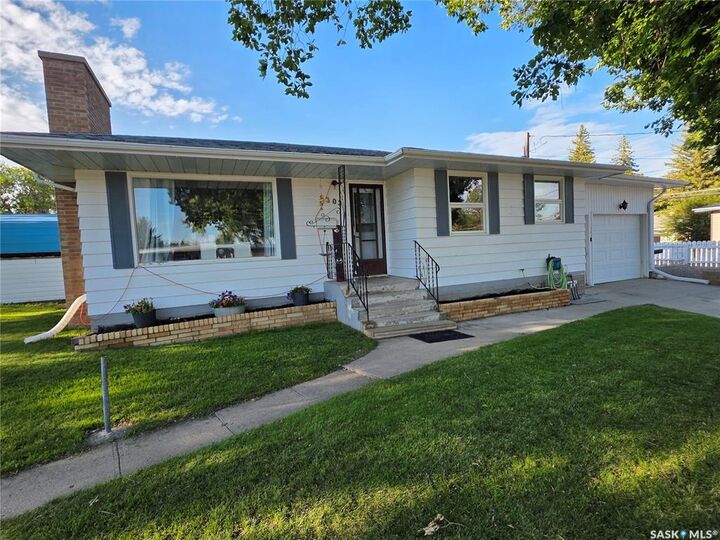 303 13th Avenue NE — photo 1