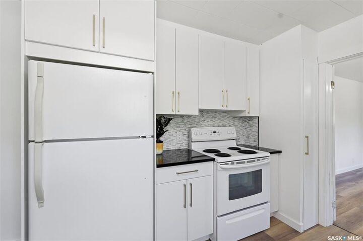 Property Photo:  925 O Avenue S  SK S7M 2S8 