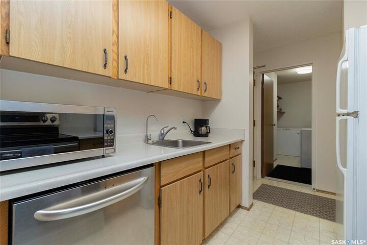 Property Photo: 425 115th Street E 111 SK S7N 2E5