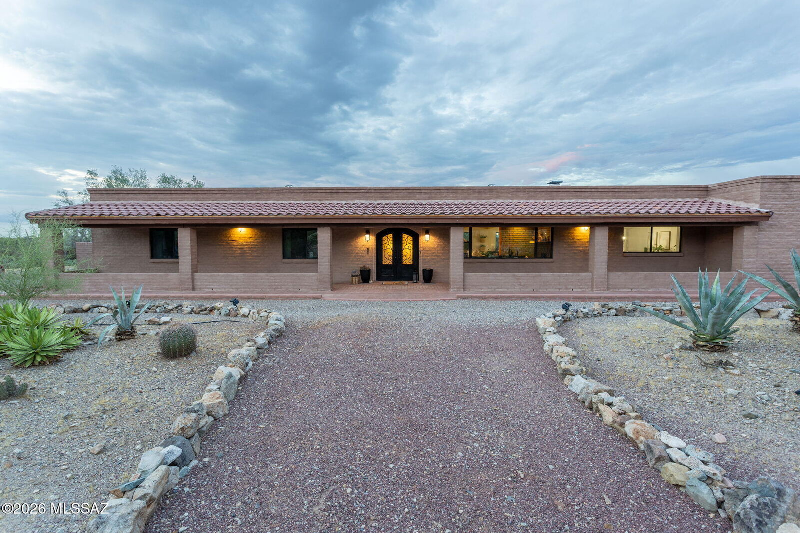 Property Photo: 6040 W Peregrine Way AZ 85745