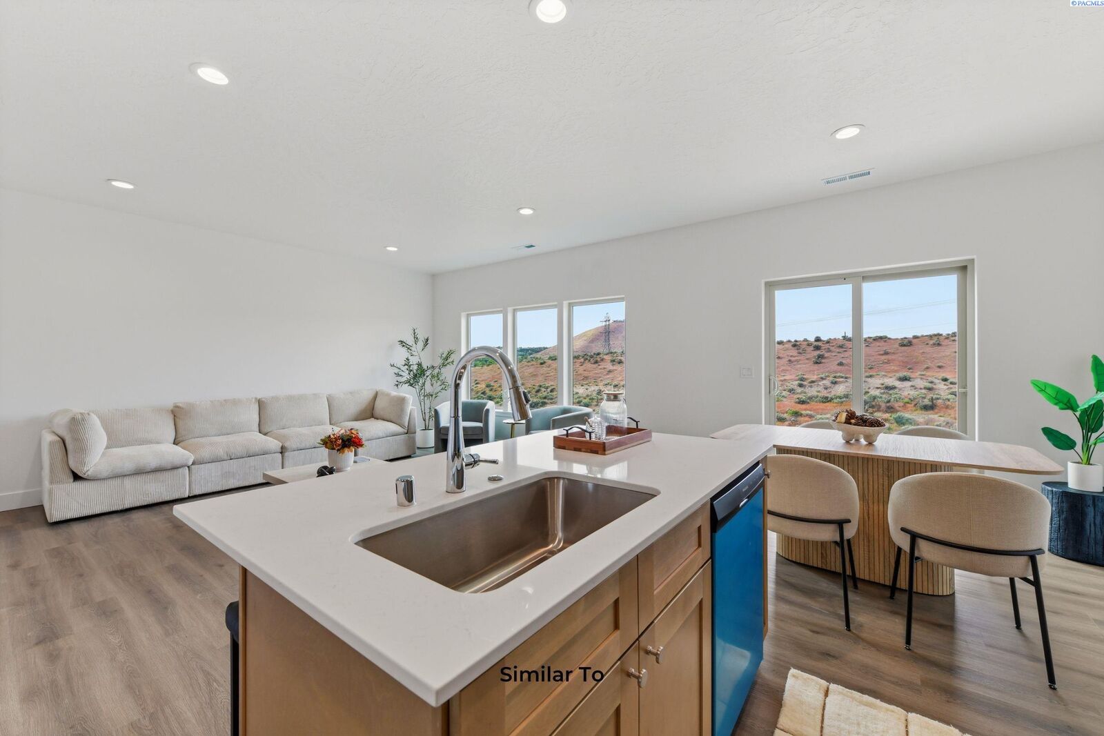 Property Photo: 233 N Dewberry Pl WA 99336