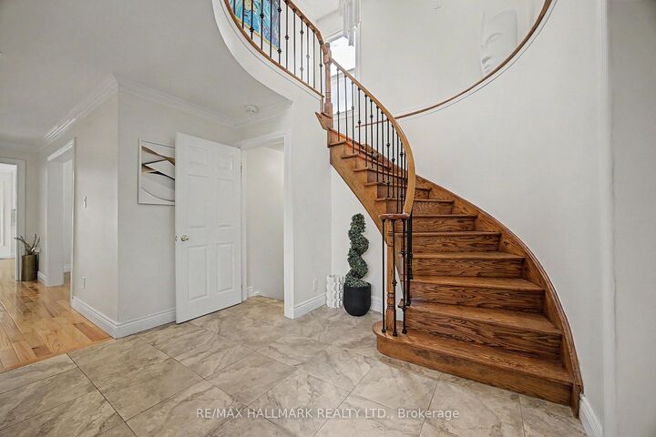 Property Photo:  329 Kingsbridge Garden Circle  ON L5R 1K9 