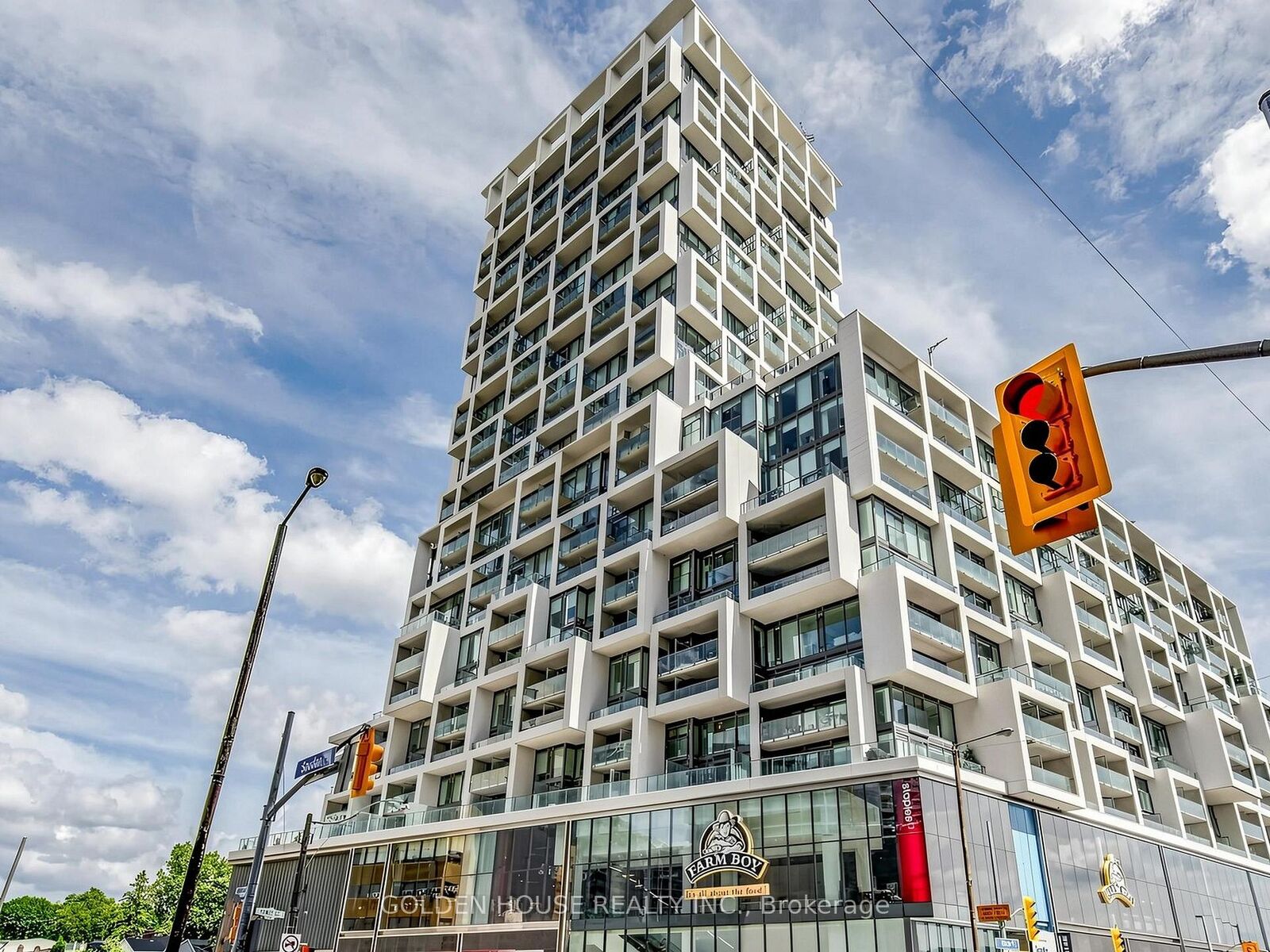 Property Photo: 8 Hillsdale Avenue E 735 ON M4S 0B2