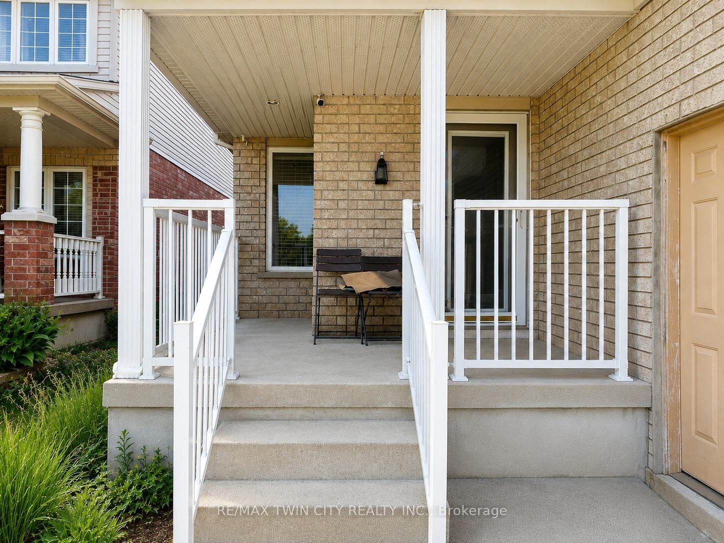 Photo de la propriété: 212 Colton Circle ON N2A 4K2