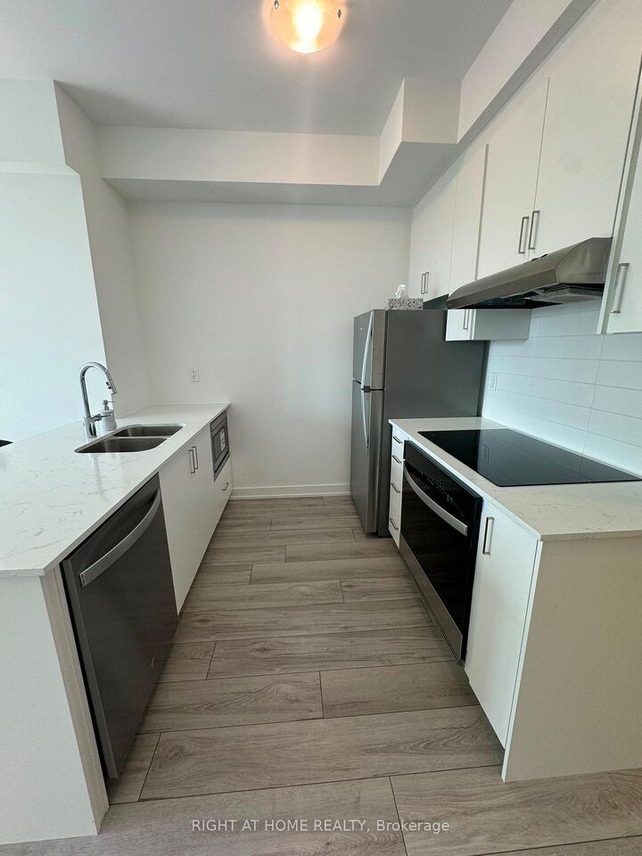 Property Photo:  1035 Southdown Road 714  ON L5J 0A2 