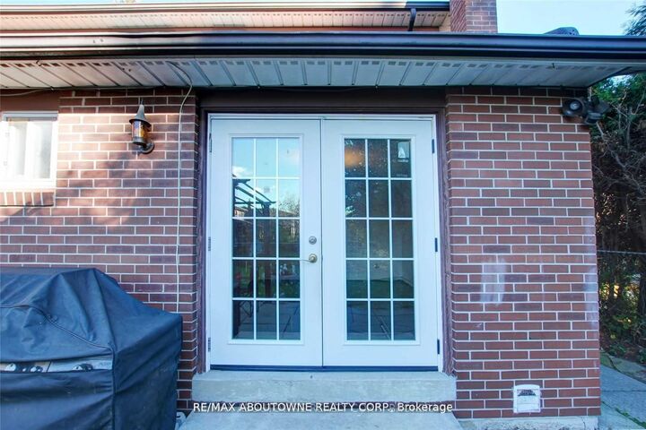 Property Photo: 14 Angus Drive Lower ON M2J 2X1